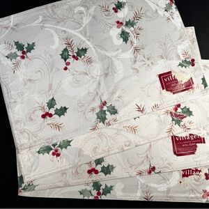4 pc Liz Claiborne Christmas Holly Berry Cloth Placemats Rectangle 17.5x12.5